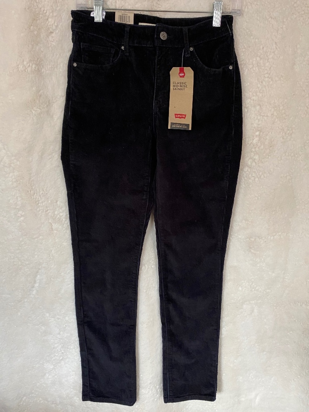 Levi's Classic Mid Rise Skinny Corduroy Pants, Black color - Size 27 (NWT)